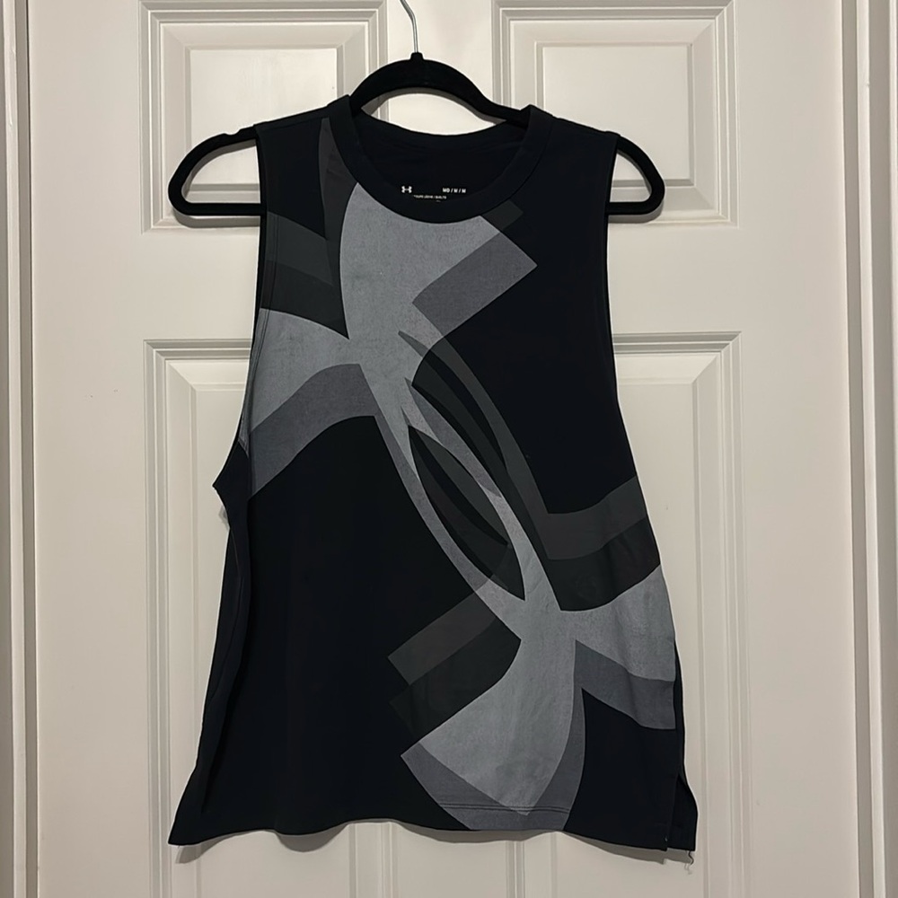 Black under armour tank top.